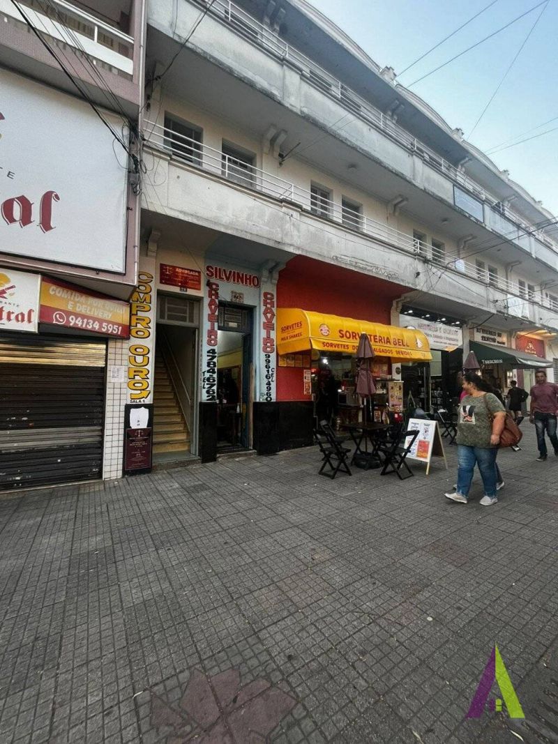 Sala Comercial na Praça da Matriz em São Roque!