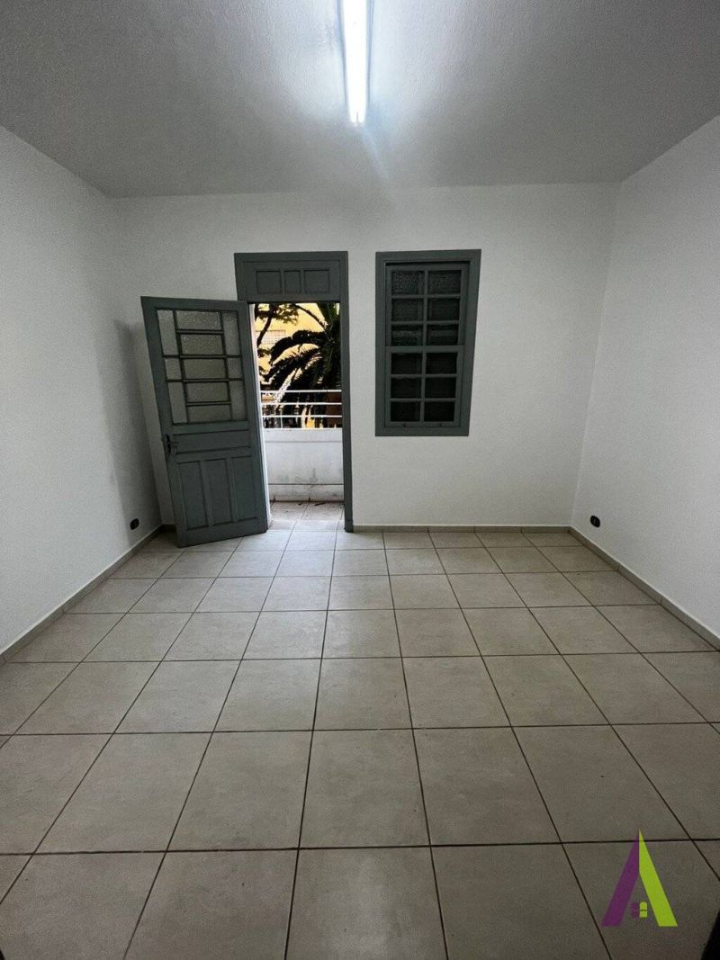 Sala Comercial na Praça da Matriz em São Roque!