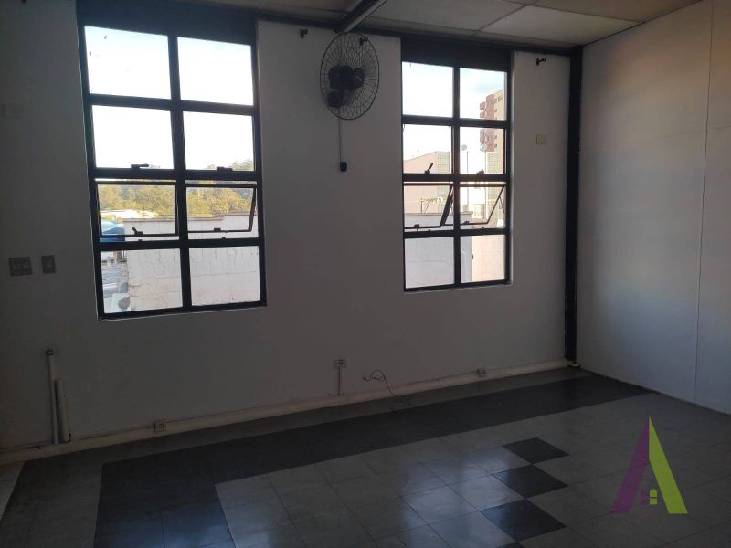 Sala Comercial no Centro de São Roque!