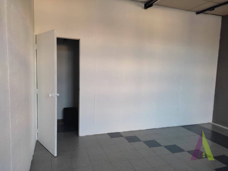 Sala Comercial no Centro de São Roque!