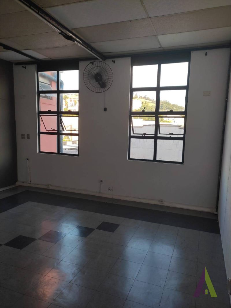 Sala Comercial no Centro de São Roque!