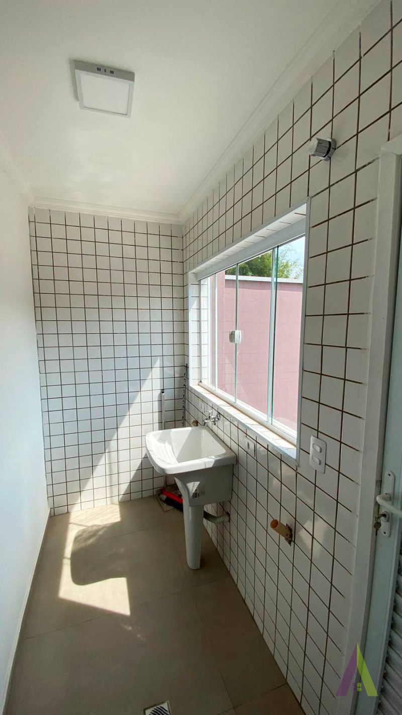 Sobrado em Condomínio Fechado de São Roque!