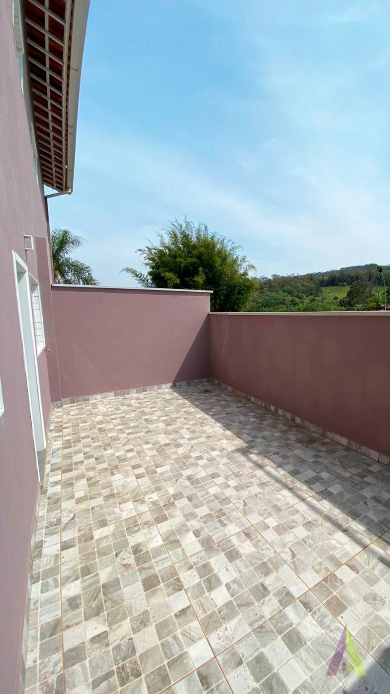 Sobrado em Condomínio Fechado de São Roque!