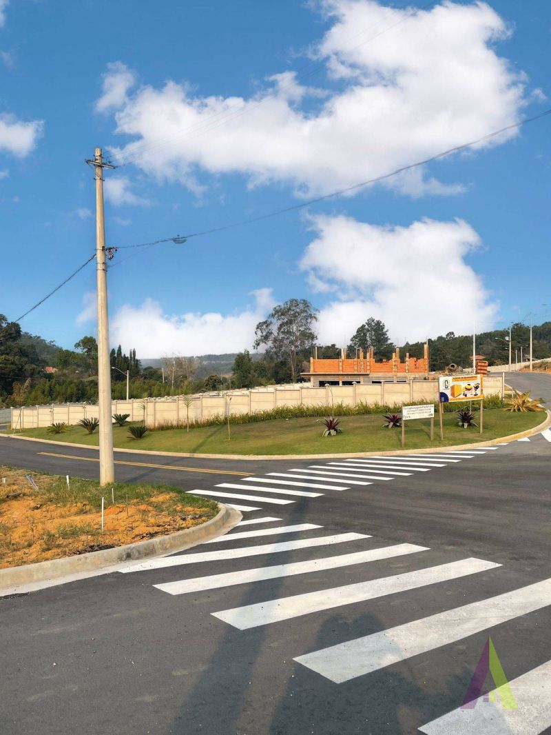 Terreno em CondomÃ­nio no bairro Chico Rosa em ALUMINIO