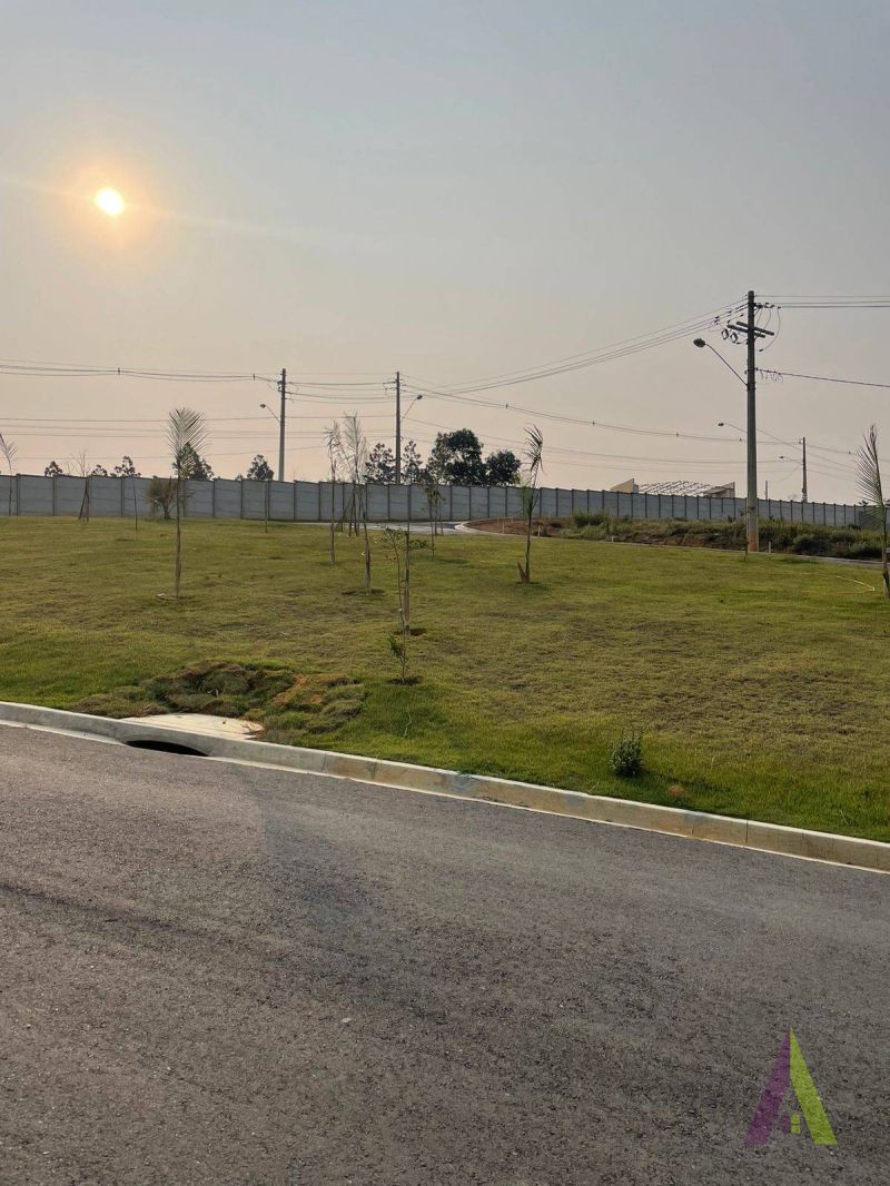 Terreno em CondomÃ­nio no bairro Chico Rosa em ALUMINIO