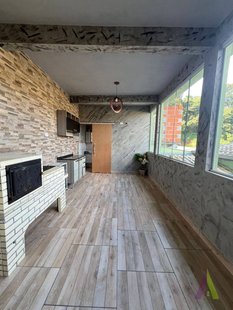 Casa Térrea Avarandada com Área de Lazer Completa em São Roque!