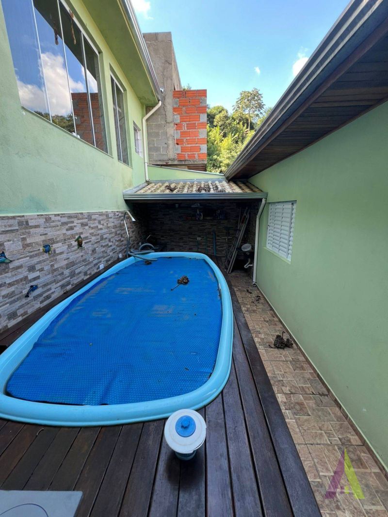 Casa Térrea Avarandada com Área de Lazer Completa em São Roque!