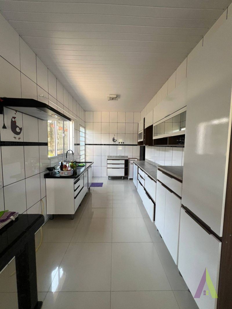 Casa Térrea Avarandada com Área de Lazer Completa em São Roque!