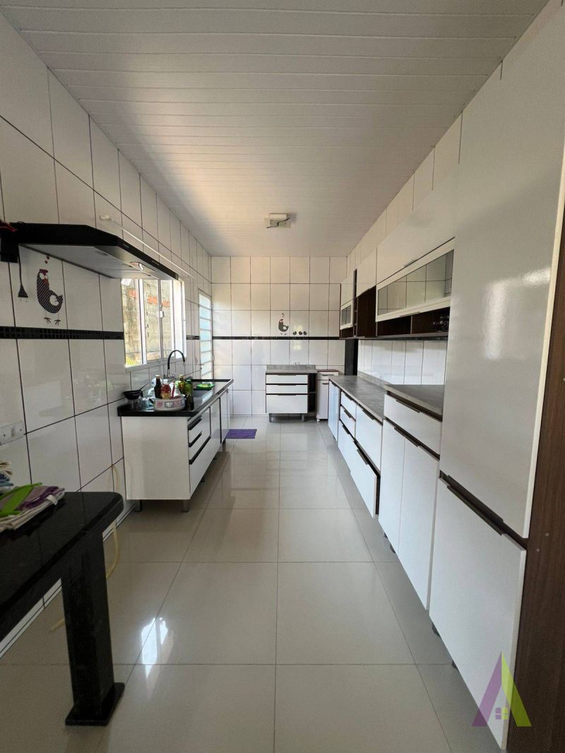 Casa Térrea Avarandada com Área de Lazer Completa em São Roque!