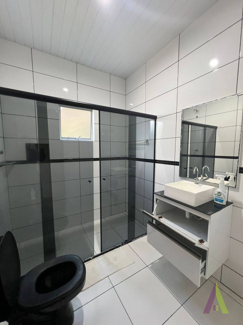 Casa Térrea Avarandada com Área de Lazer Completa em São Roque!