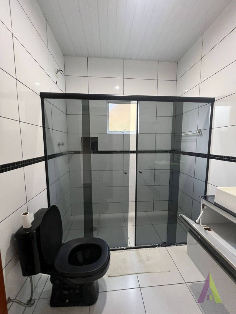 Casa Térrea Avarandada com Área de Lazer Completa em São Roque!