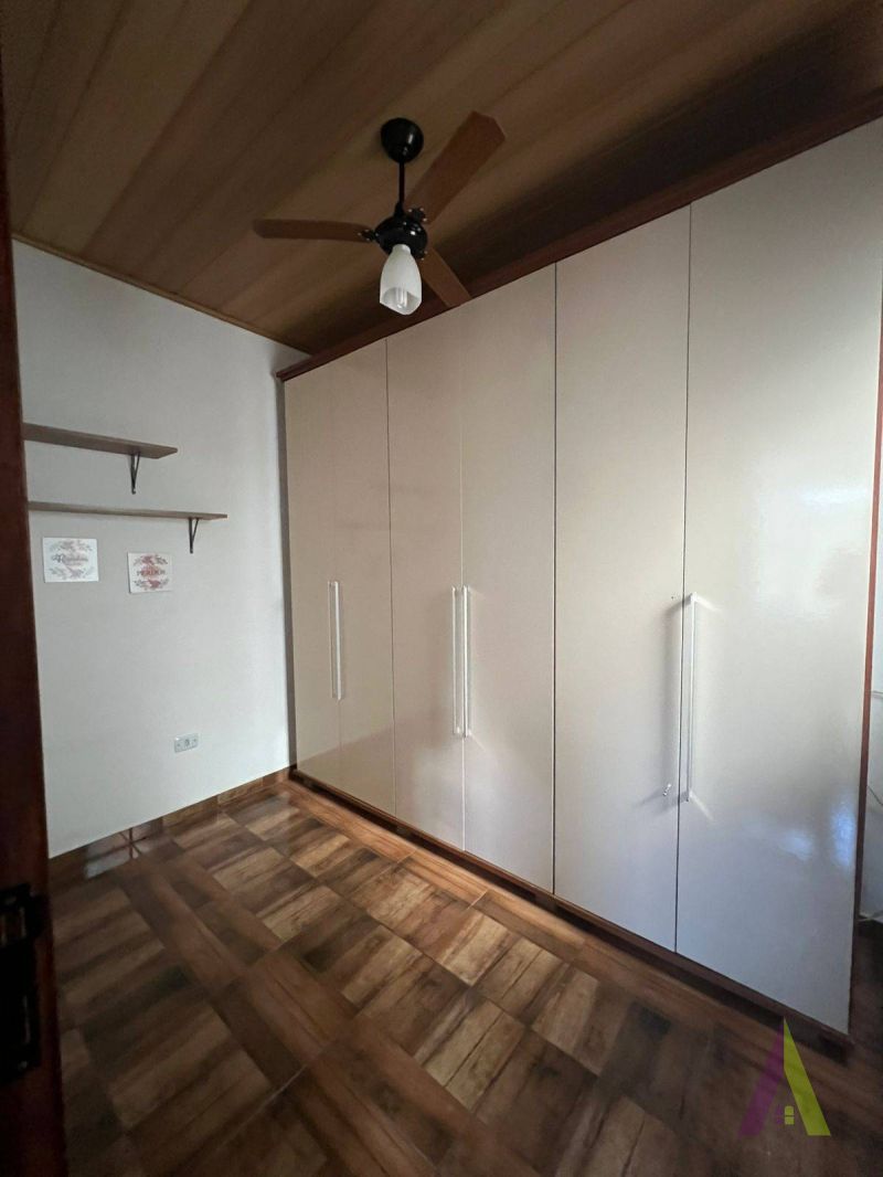 Casa Térrea Avarandada com Área de Lazer Completa em São Roque!