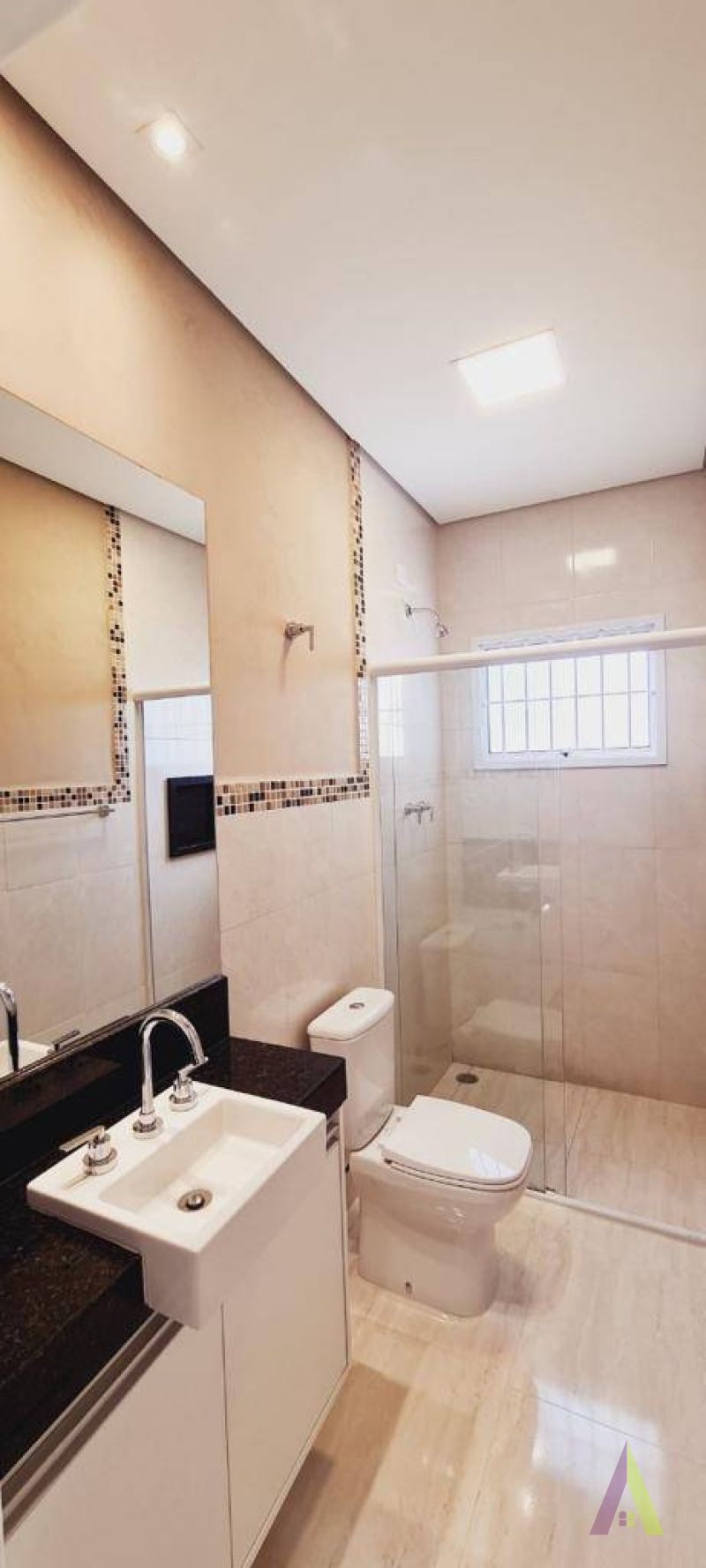 Casa Térrea em Condomínio Fechado de São Roque!