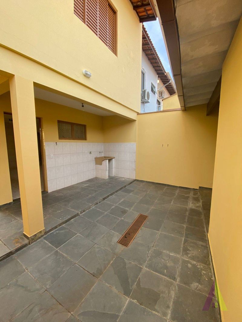 Sobrado em Bairro Nobre de São Roque!