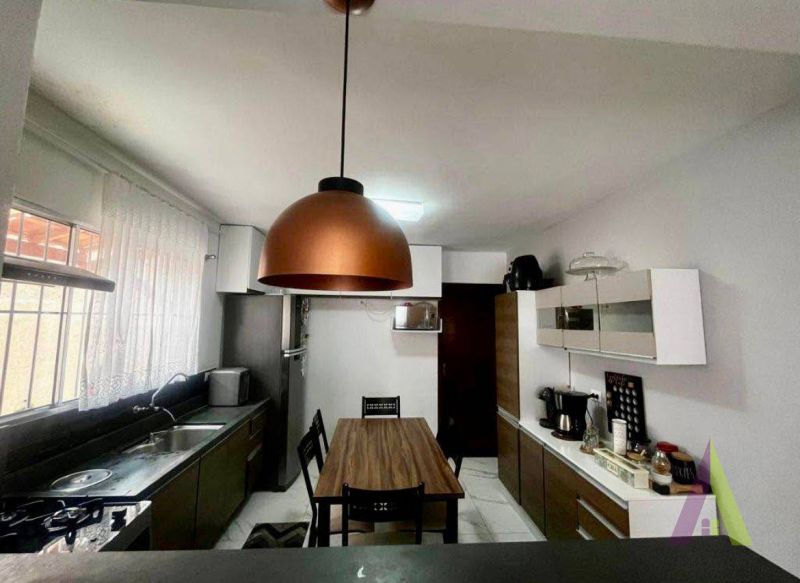 Casa Térrea em Bairro Tradicional de São Roque!