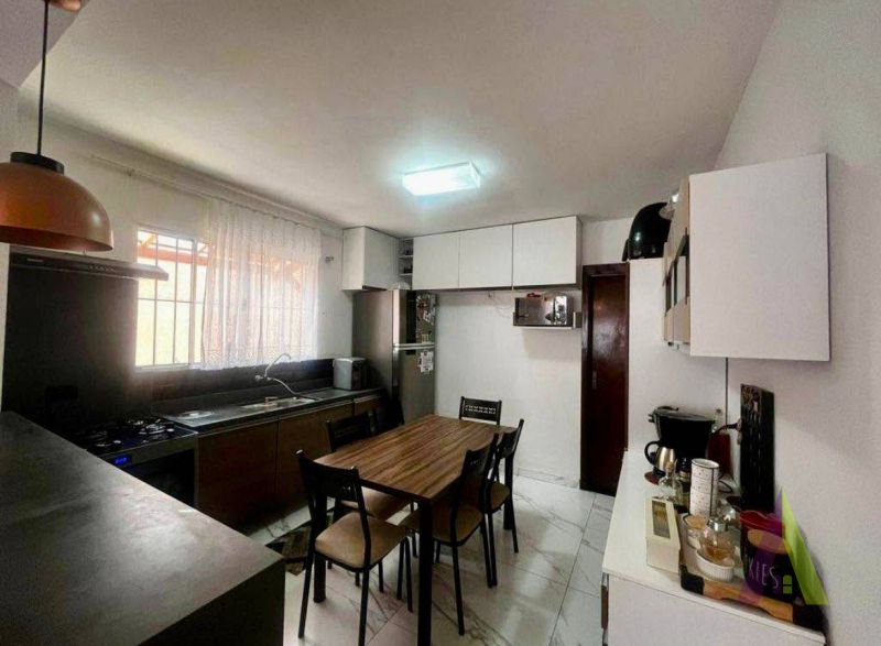 Casa Térrea em Bairro Tradicional de São Roque!