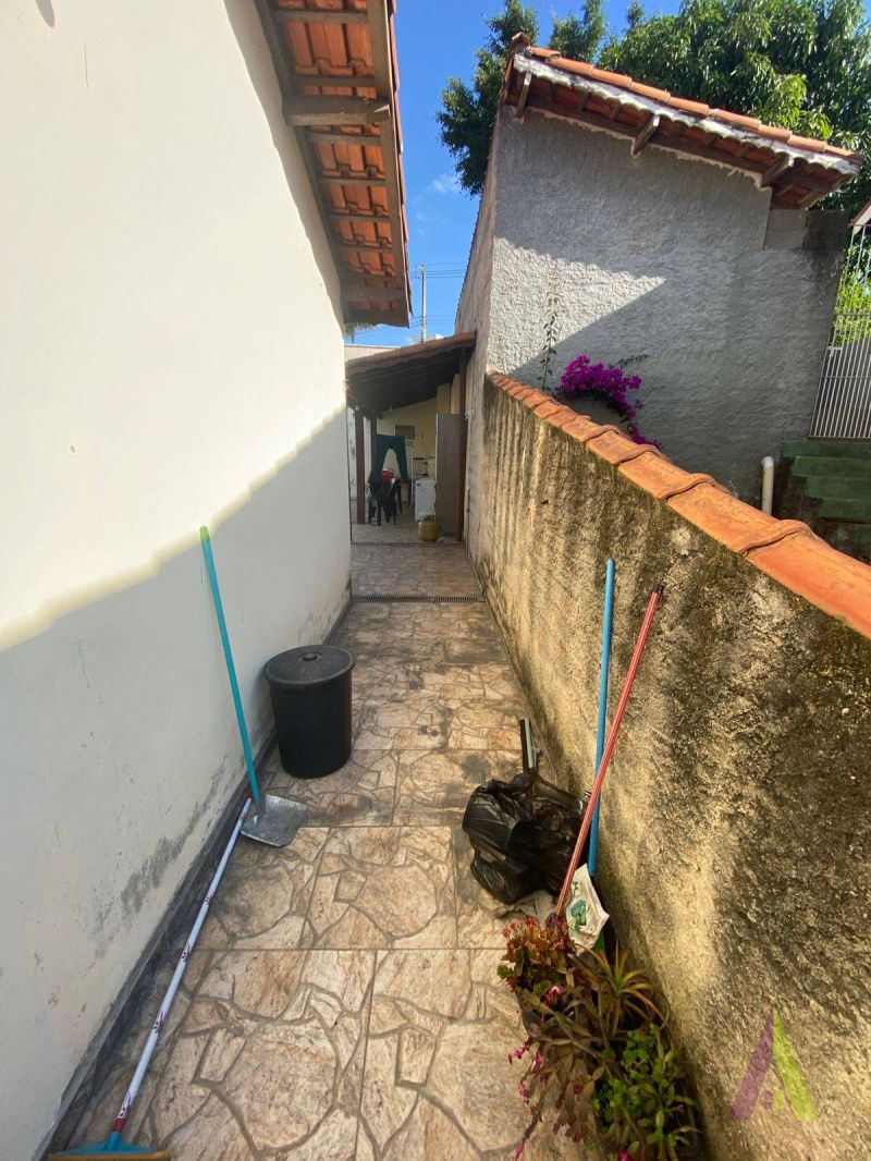 Casa com Piscina em Condomínio Fechado de São Roque!