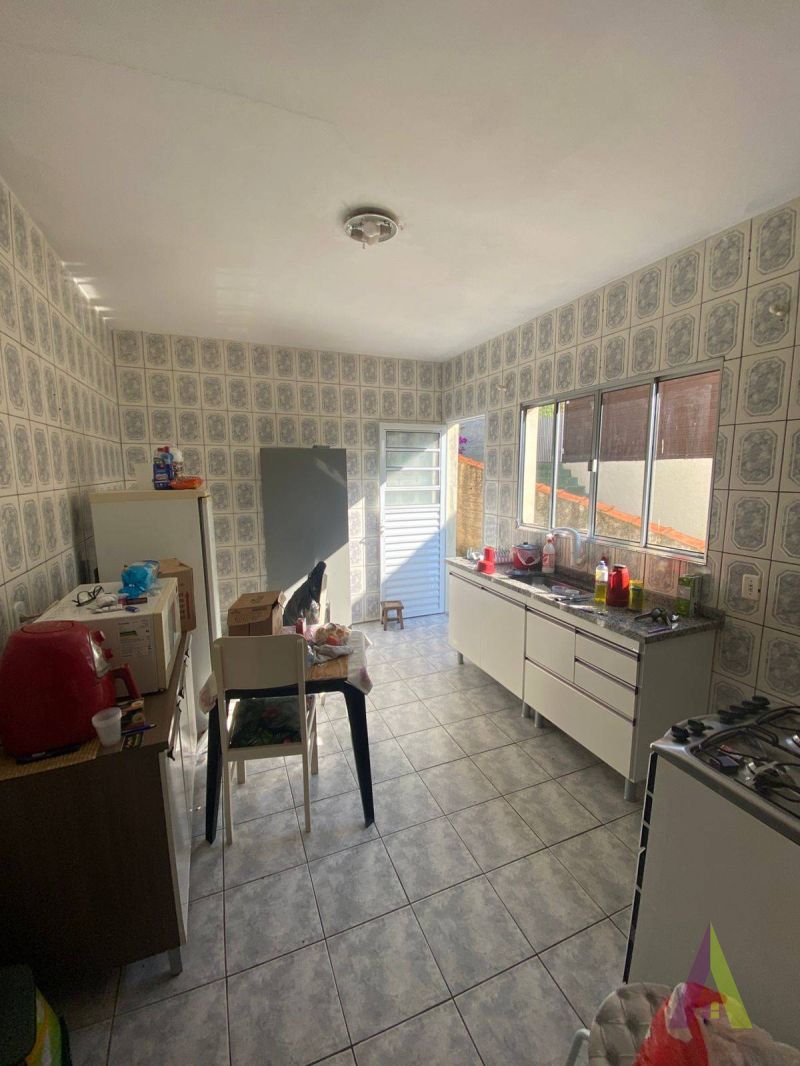 Casa com Piscina em Condomínio Fechado de São Roque!
