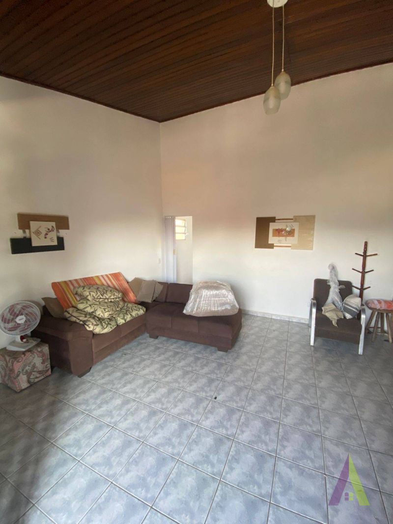 Casa com Piscina em Condomínio Fechado de São Roque!