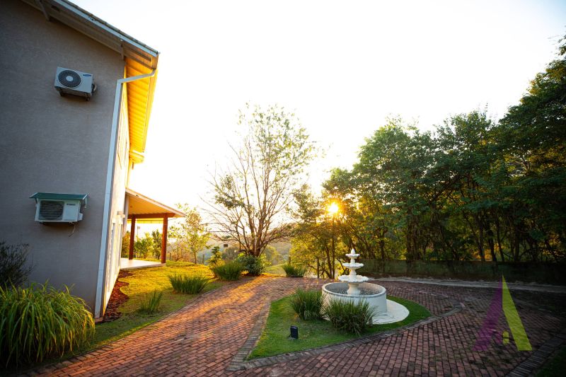 Casa Alto Padrão em Condomínio de São Roque!