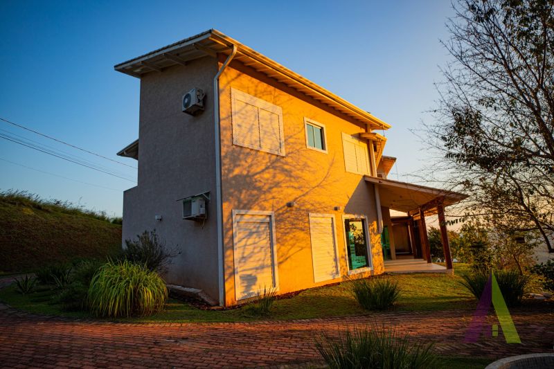 Casa Alto Padrão em Condomínio de São Roque!