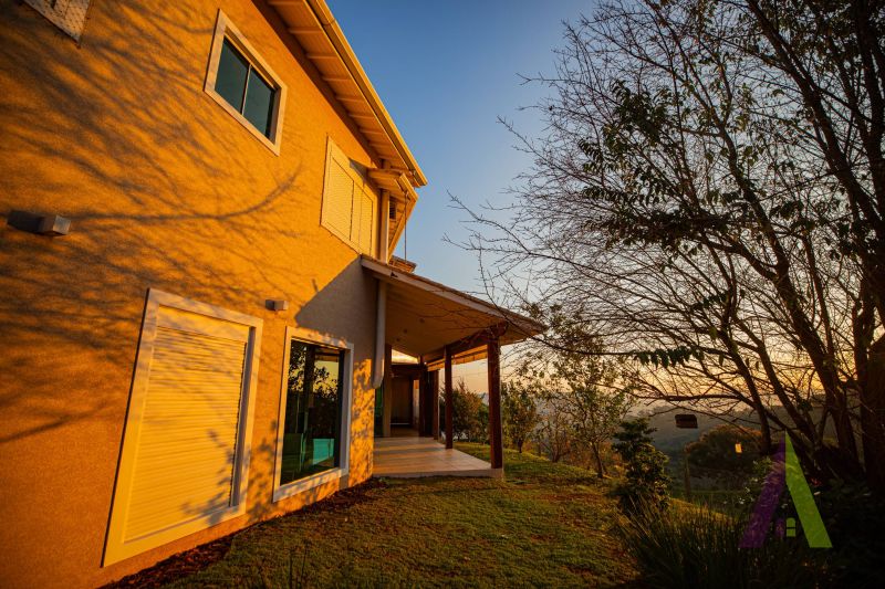 Casa Alto Padrão em Condomínio de São Roque!