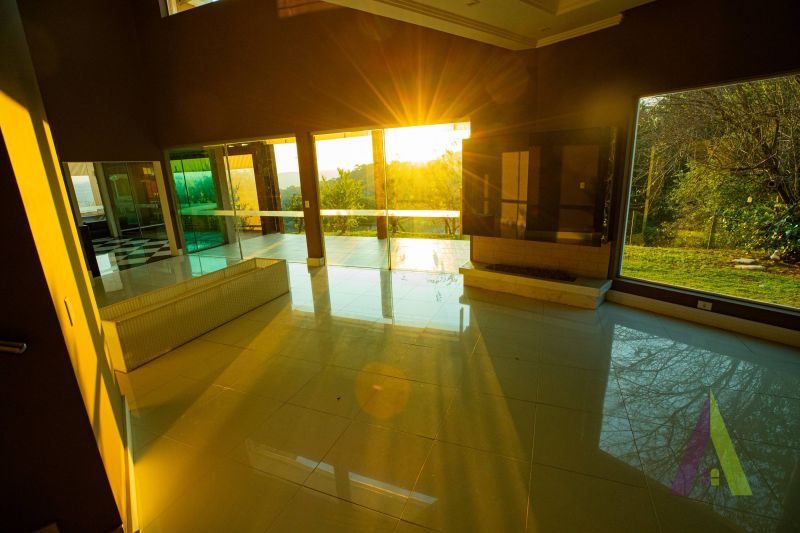 Casa Alto Padrão em Condomínio de São Roque!