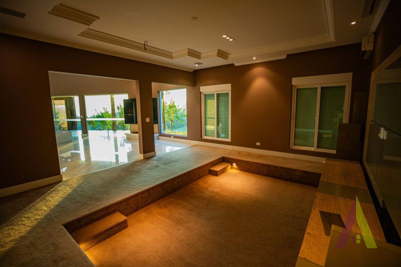 Casa Alto Padrão em Condomínio de São Roque!