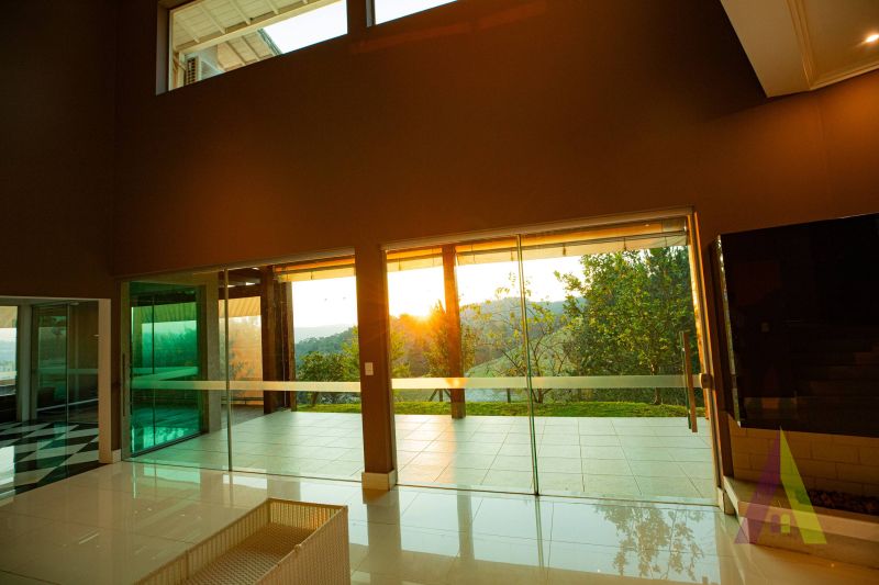 Casa Alto Padrão em Condomínio de São Roque!