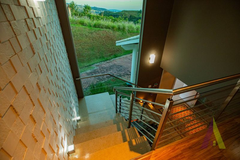 Casa Alto Padrão em Condomínio de São Roque!