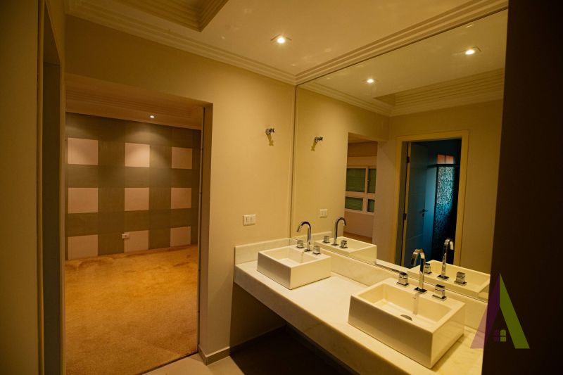 Casa Alto Padrão em Condomínio de São Roque!