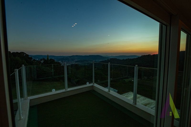 Casa Alto Padrão em Condomínio de São Roque!