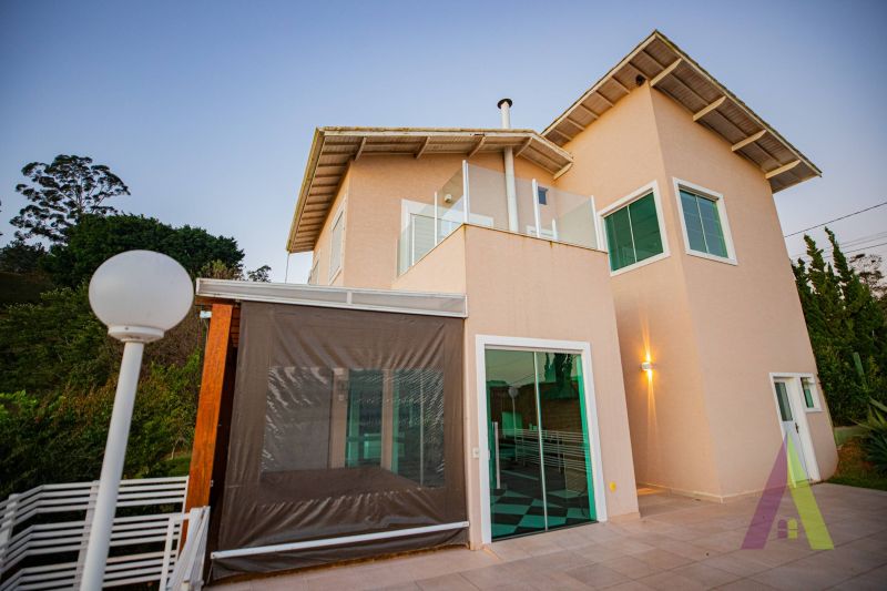 Casa Alto Padrão em Condomínio de São Roque!