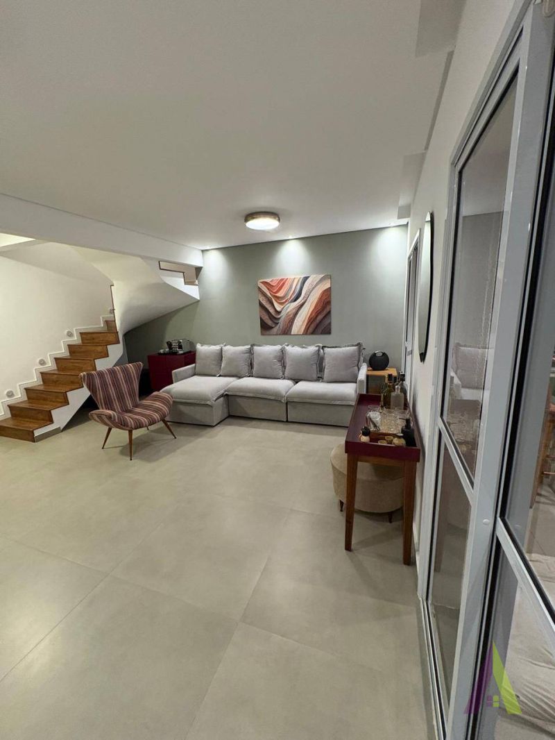 Casa em Condomínio Fechado em São Roque!