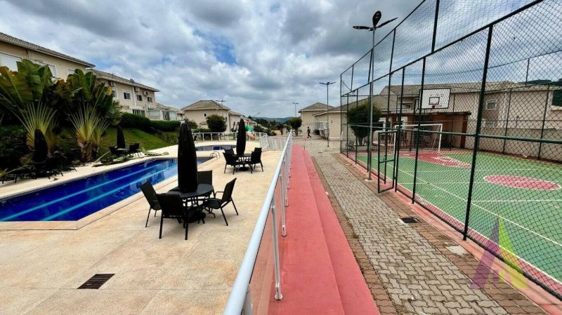 Casa em Condomínio Fechado em São Roque!