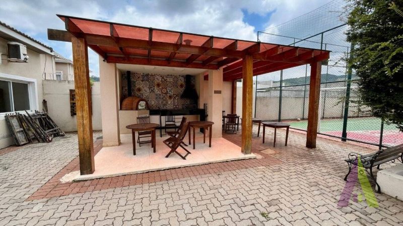 Casa em Condomínio Fechado em São Roque!