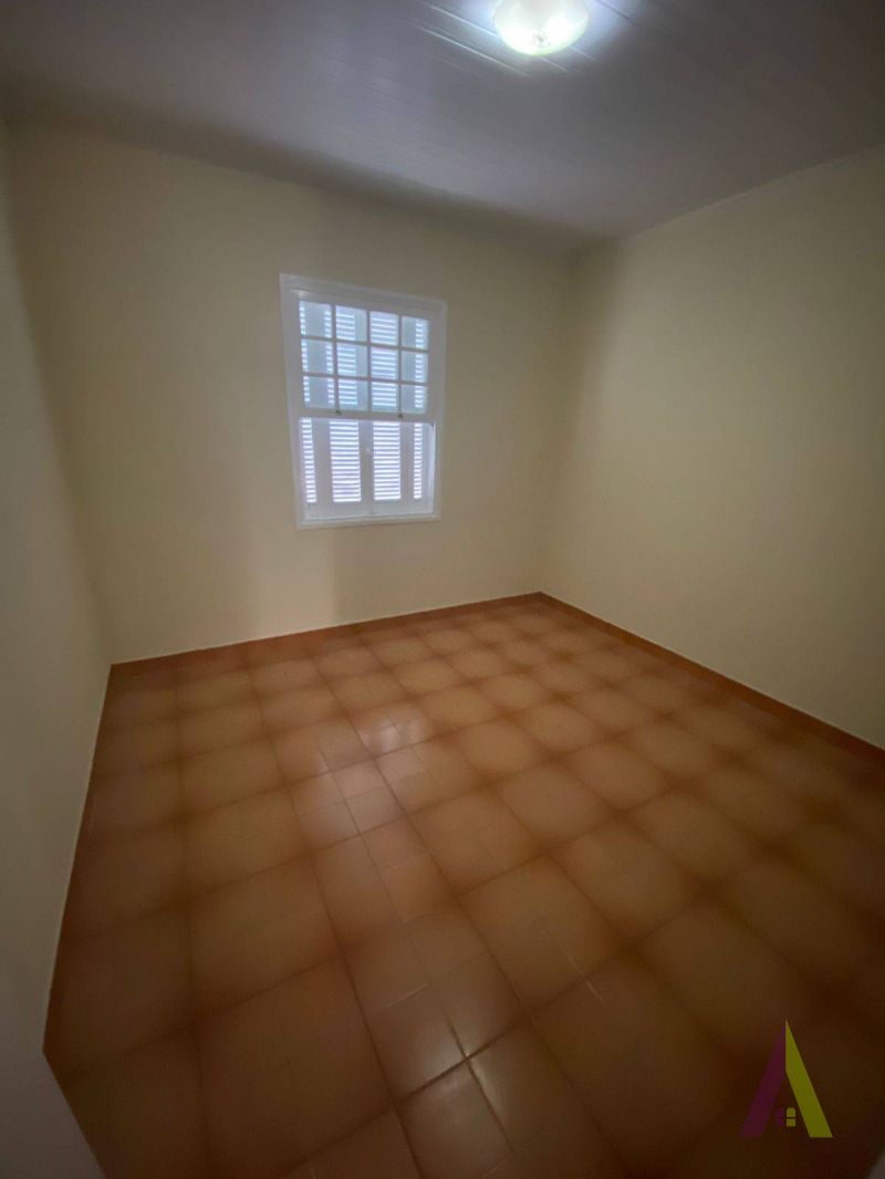 Casa no Centro de São Roque!