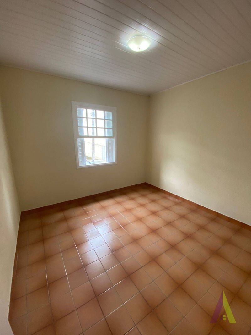 Casa no Centro de São Roque!