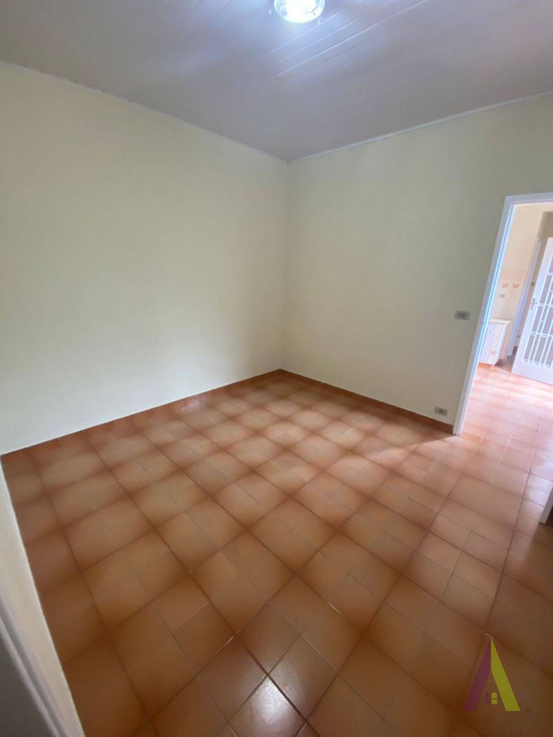 Casa no Centro de São Roque!