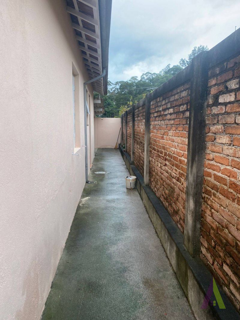 Casa no Centro de São Roque!
