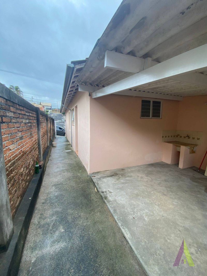 Casa no Centro de São Roque!