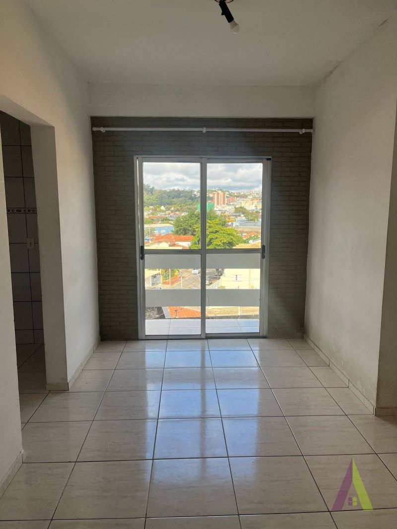 Apartamento em Bairro Tradicional de São Roque!