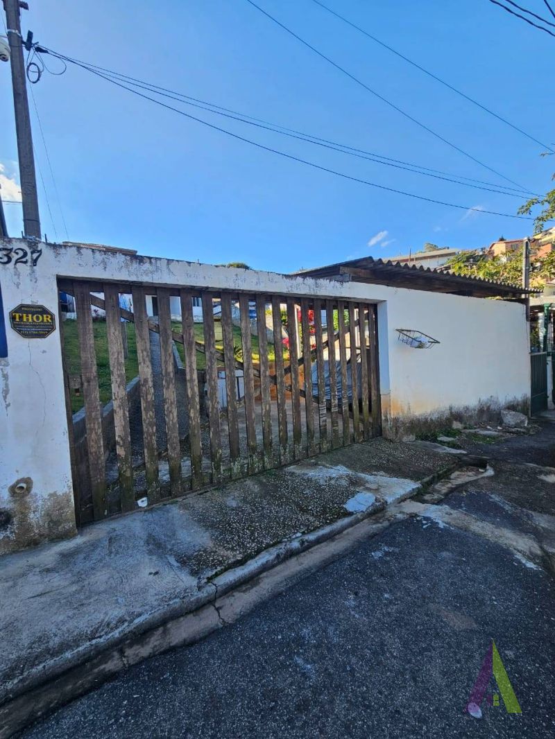 Casa Térrea em Bairo Tradicional de São Roque! 