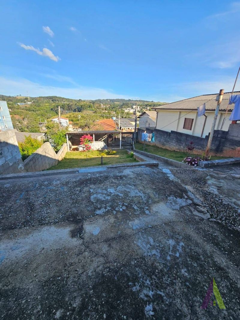Casa Térrea em Bairo Tradicional de São Roque! 