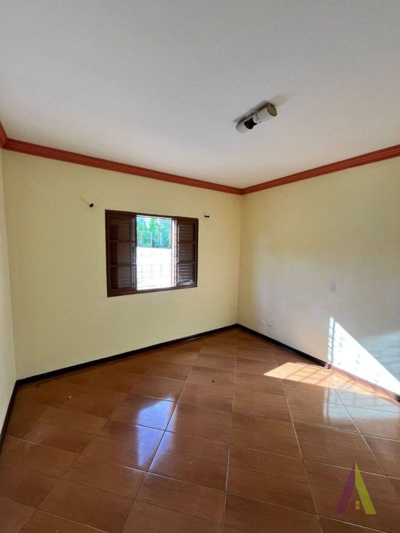 Casa Térrea com Lazer Completo em São Roque!