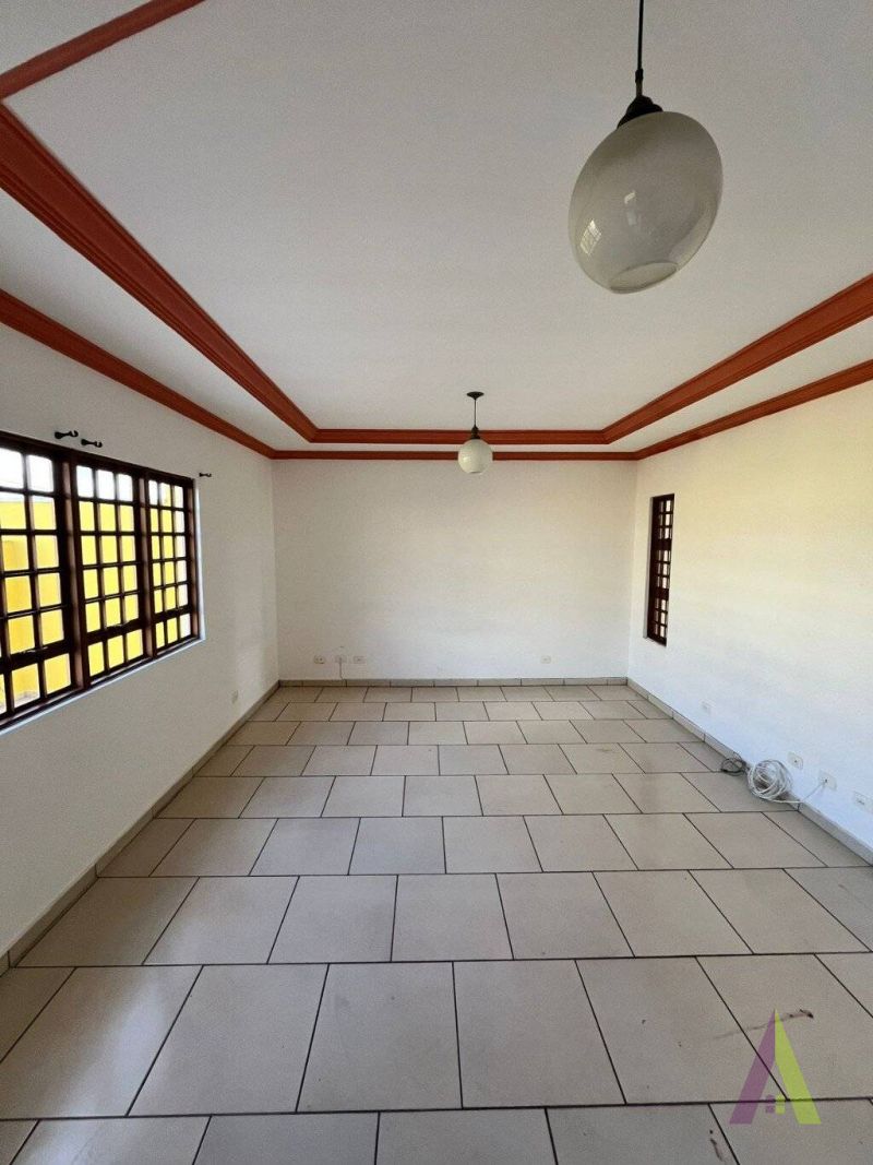 Casa Térrea com Lazer Completo em São Roque!