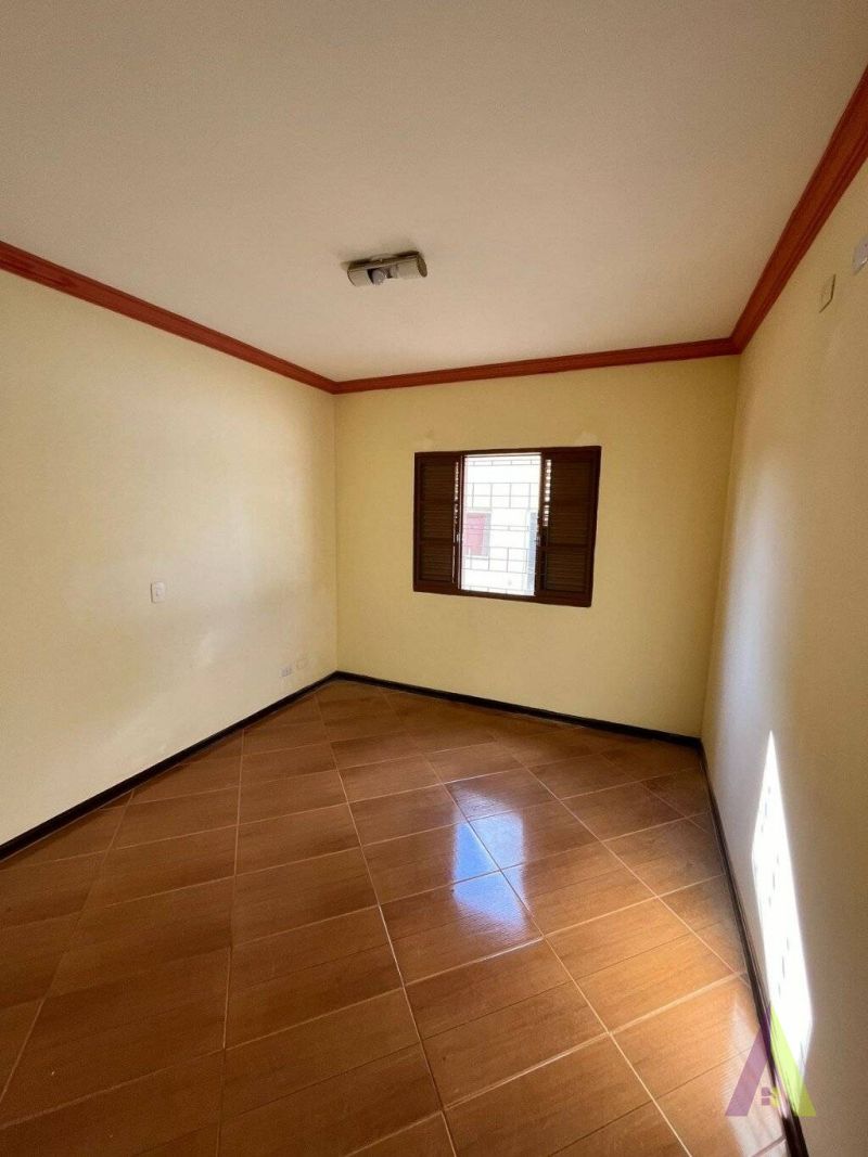 Casa Térrea com Lazer Completo em São Roque!