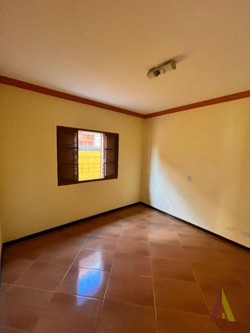 Casa Térrea com Lazer Completo em São Roque!