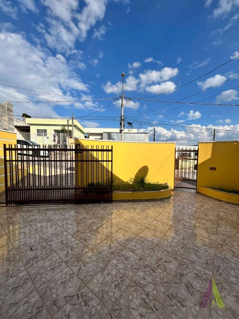 Casa Térrea com Lazer Completo em São Roque!