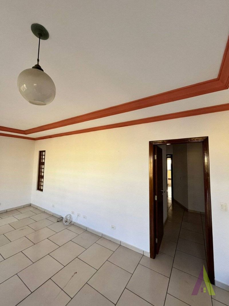 Casa Térrea com Lazer Completo em São Roque!